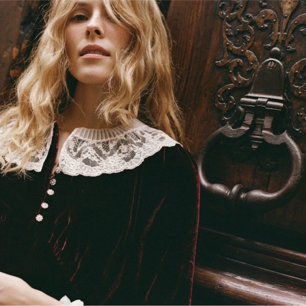 Doen Burgundy Lisbeth Long Sleeve Velvet Dress with Lace Collar - Picture 3 of 6